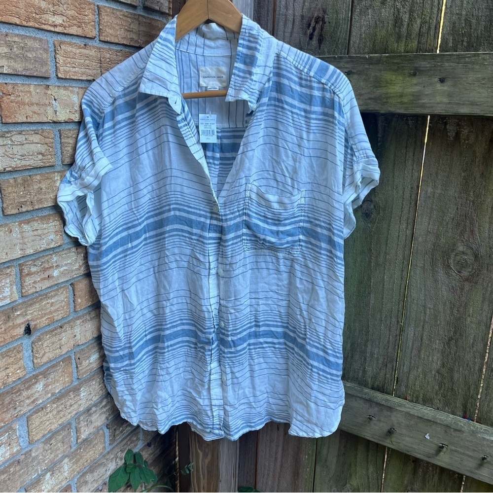 American Eagle Outfitters White and Blue Striped Shirt